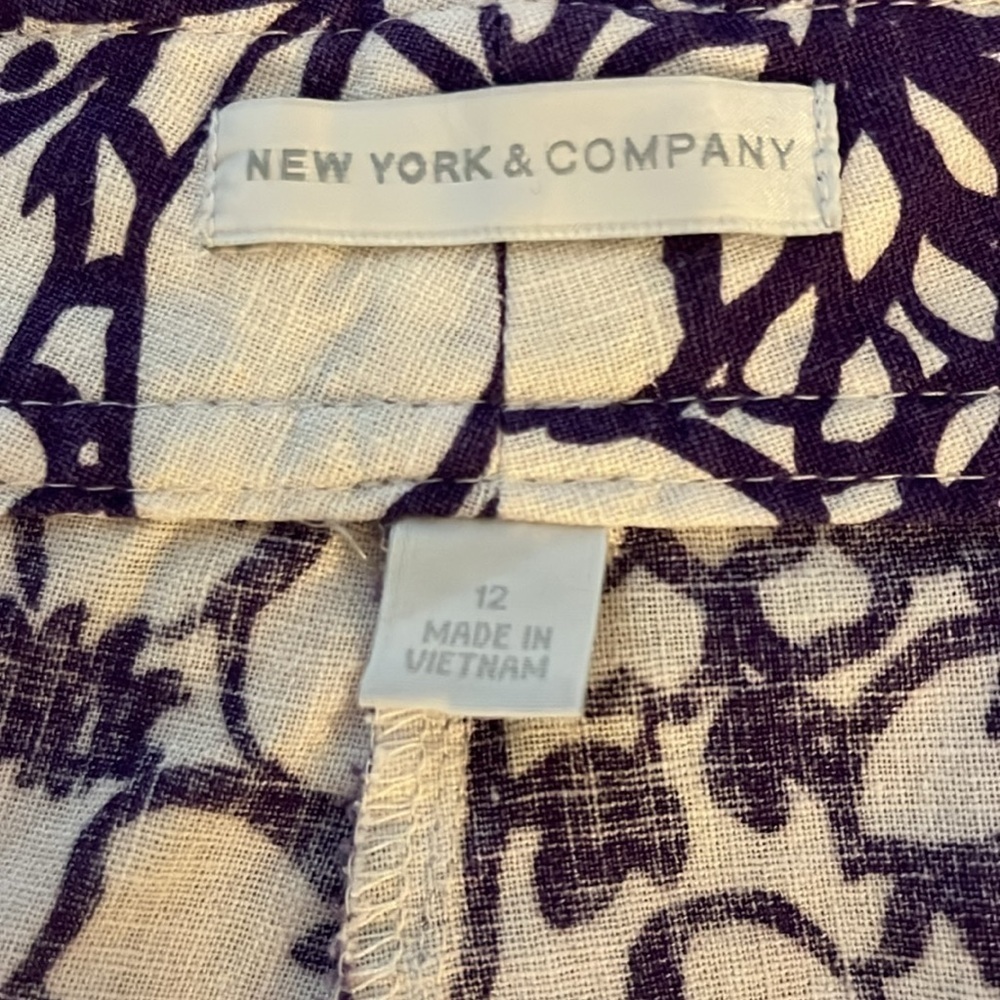 New York & Co. white with purple floral linen blend shorts. Size 12 - Picture 8 of 9